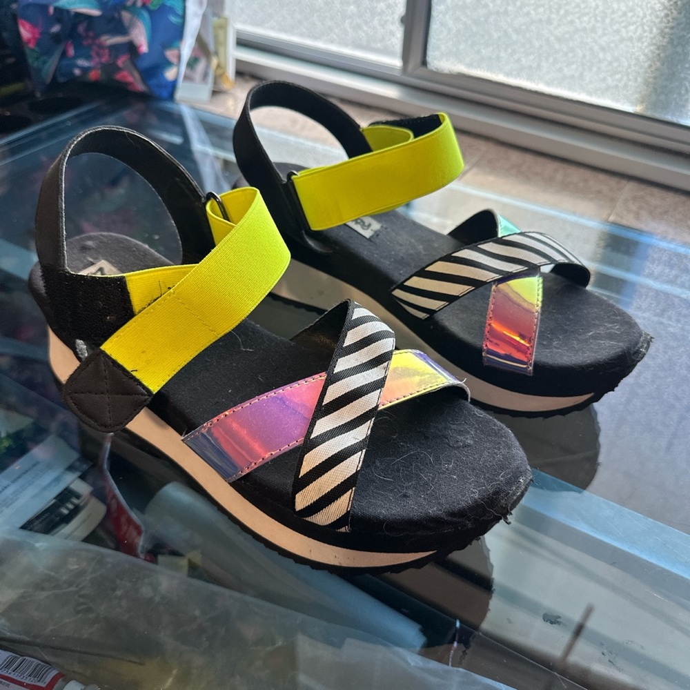 Flashy platforms